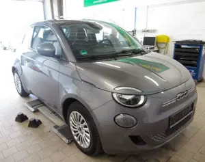 Fiat 500e 320 Km Reichweite  Navi - Allwetter