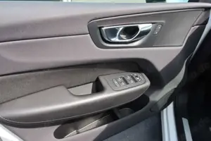 Volvo XC60 2.0 B4 Momentum Pro*Navi*LED*Kamera*DAB* Bild 2