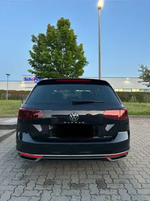 Volkswagen Passat 2.0 TDI SCR DSG 4Motion Elegance Bild 2