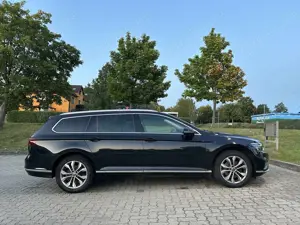 Volkswagen Passat 2.0 TDI SCR DSG 4Motion Elegance Bild 3