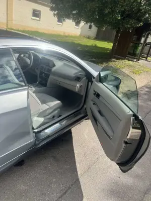 Mercedes-Benz E 250 CGI Coupe BlueEFFICIENCY Automatik Elegance Bild 4