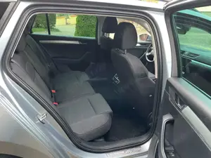 Skoda Superb Superb Combi 2.0 TDI DSG Ambition Bild 4