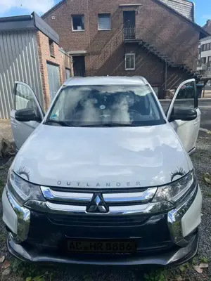 Mitsubishi Outlander Edition 100 2WD unfallfrei