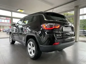 Jeep Compass 2,0 M-Jet 4WD Longitude NAVI PDC KAM GRA Klima Bild 5