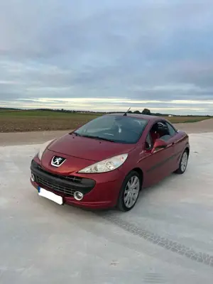 Peugeot 207 CC 120 VTi Platinum Bild 2