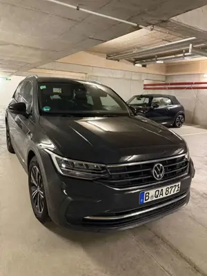 Volkswagen Tiguan Active-Top Zustand, Scheckheft, Garagenwagen