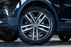 Volkswagen Tiguan 2.0 TSI Highline 4M LED AHK 19" KEYLESS Bild 3