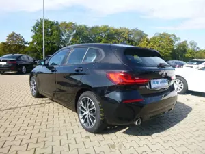 BMW 118 i Advantage AUT/NAVI/LED/SHZ/PDC Bild 3