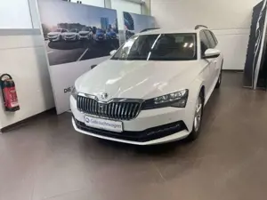 Skoda Superb Kombi / R-Kamera / SHZ / CarPlay u. Android