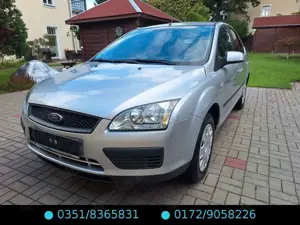 Ford Focus 1,6 Sitzheiz. TÜV+ZR neu Klima FSH