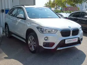 BMW X1 xDrive20i A Sport Line Navi LED PDC AHK Pano