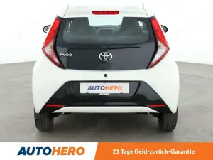 Toyota Aygo 1.0 x-play Team D Aut*CAM*KLIMA*GARANTIE* Bild 5
