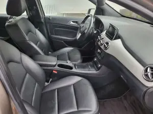 Mercedes-Benz B 180 CDI gepflegtes Automatic Rentnerauto Bild 3