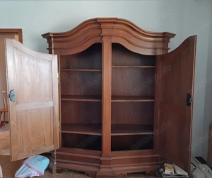 Alter Schrank , schöner Dielenschrank