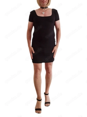 Devoter Bi-Mann bietet sich für Sex an.