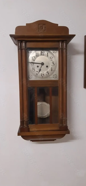 Antike Wanduhr mit Pendel, zum aufziehen, Schlüssel vorhanden