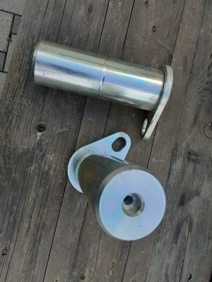 Zwei Bolzen für Bagger oder Radlader abzugeben Bild 2