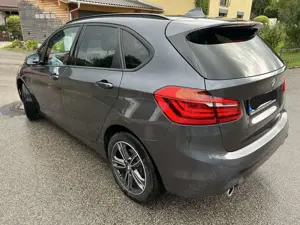 BMW 220 220i Active Tourer Aut. Sport Line Bild 3