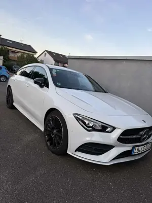 Mercedes-Benz CLA 200 Shooting Brake d Premium auto