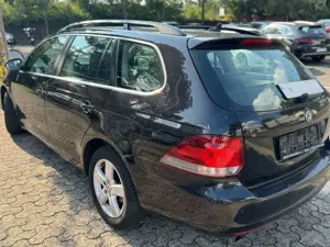 Volkswagen Golf Variant 1.6TDI DPF DSG Highline Bild 2