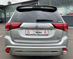 Mitsubishi Outlander 2.4 PHEV BASIS Spirit 4WD*KAM/NAV/SHZ Bild 5