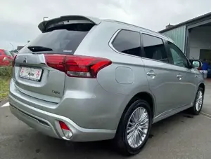 Mitsubishi Outlander 2.4 PHEV BASIS Spirit 4WD*KAM/NAV/SHZ Bild 4