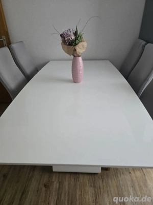 Moderner Esstisch mit Synchron auszug