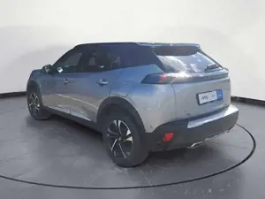 Peugeot 2008 PureTech 130 EAT8 GT Pack Navi R-Kamera DAB Bild 3