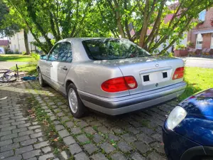 Mercedes-Benz E 280 E 280 Elegance Bild 2