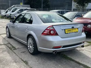 Ford Mondeo Mondeo 3.0 V6 ST 220 Bild 4