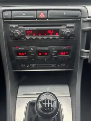 Audi A4 2.0 TDI - mit Sommer- Winterreifen Bild 4