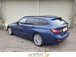 BMW 318 d Touring Advantage Navi LED SiHz PDC AHK DAB Bild 3