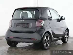 smart forTwo EQ fortwo Exclusive 22kW+Klima+RüKam+WinterPak BC Bild 2