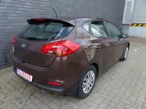 Kia Ceed / cee'd 1.4 CVVT Attract Klima/Bluetooth Bild 4