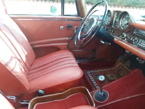 Mercedes-Benz 220 Bild 4