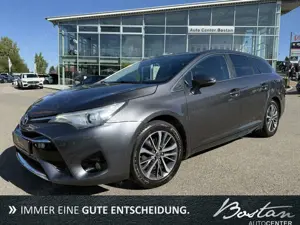 Toyota Avensis 1.8 TEAM D/NAVIGATION/KAMERA/SITZHEIZUNG