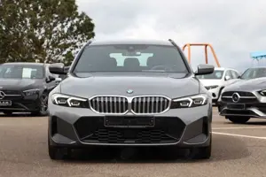 BMW 330 i Touring xDrive M Sport shadow line Bild 2