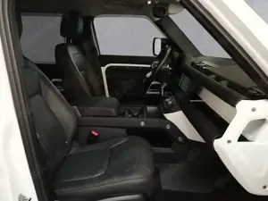 Land Rover Defender 110 D200 SE Bild 3