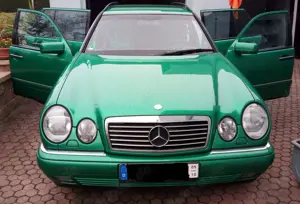 Mercedes-Benz E 240 T Avantgarde designo