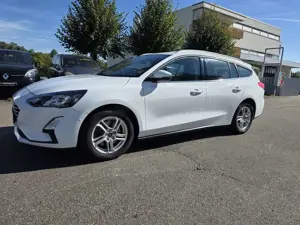 Ford Focus Turnier 1.5 DTCI Cool  Connect*1.Hand* Bild 3