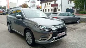 Mitsubishi Outlander PHEV Plus Spirit 4WD 1. Hand AHK Kamera Vollleder