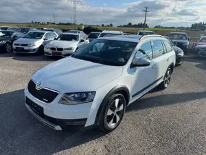 Skoda Octavia Comb Scout 4x4 DSG Pano AHK Navi PDC 1.H