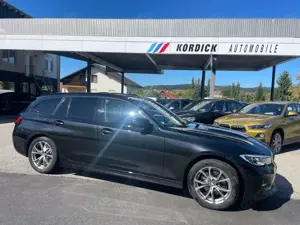 BMW 320 iA TOURING "SPORT LINE"/LC"PR"/AHK/CAM/HUD Bild 3