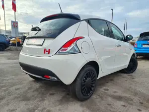 Lancia Ypsilon 1.0 Hybrid  "SILVER" (Premium) Tagesz. Bild 5