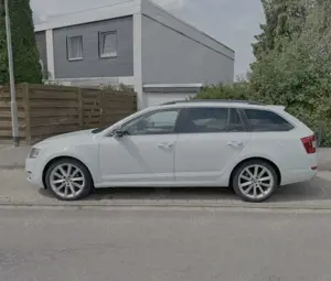 Skoda Octavia Combi 2.0 TDI DSG Edition Bild 3