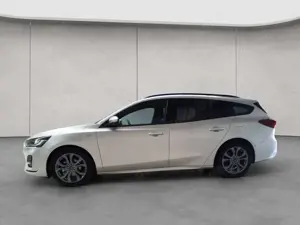 Ford Focus Turnier 1.0 EcoBoost Hybrid ST-LINE X Bild 2