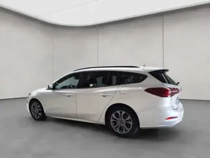 Ford Focus Turnier 1.0 EcoBoost Hybrid ST-LINE X Bild 3