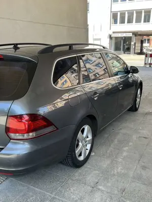 Volkswagen Golf 1.6 TDI DPF Comfortline Bild 5