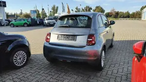 Fiat 500e 3+1 42 kWh Allwetterräder, Klima, SOH 98% Bild 3