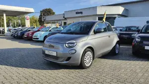 Fiat 500e 3+1 42 kWh Allwetterräder, Klima, SOH 98%